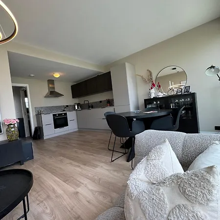 Recently Renovated Apartmán *